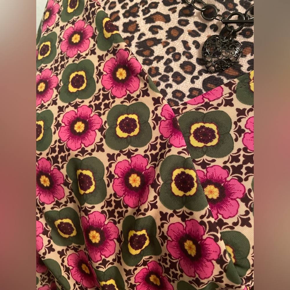 Y2K INC International Concepts Floral Long Sleeve Top Asymmetrical - Picture 3 of 4